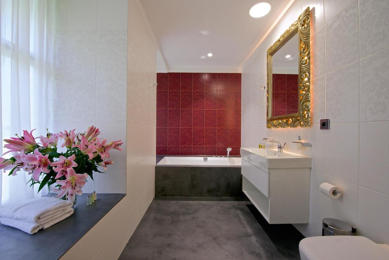 Zamek Ratmerice - Hotel & Resort Bagian luar foto
