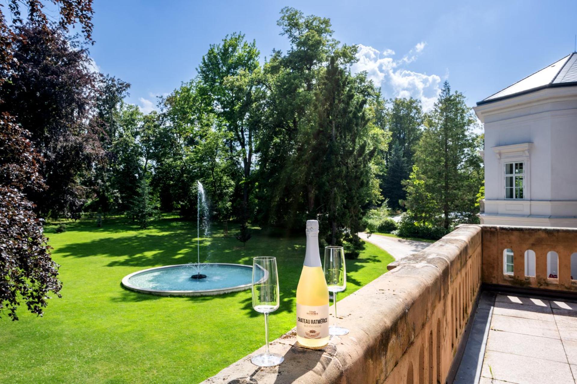 Zamek Ratmerice - Hotel & Resort Bagian luar foto