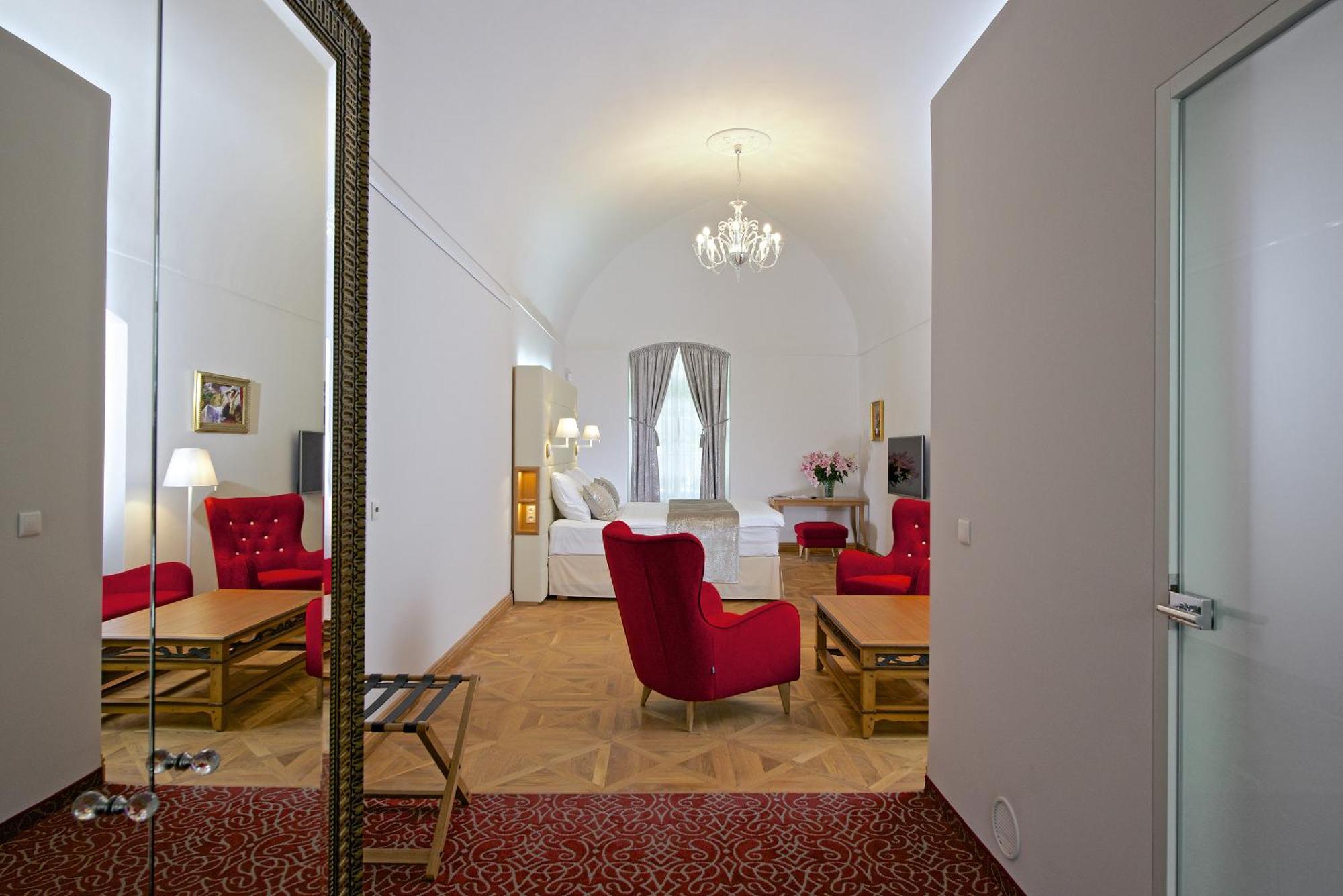 Zamek Ratmerice - Hotel & Resort Bagian luar foto