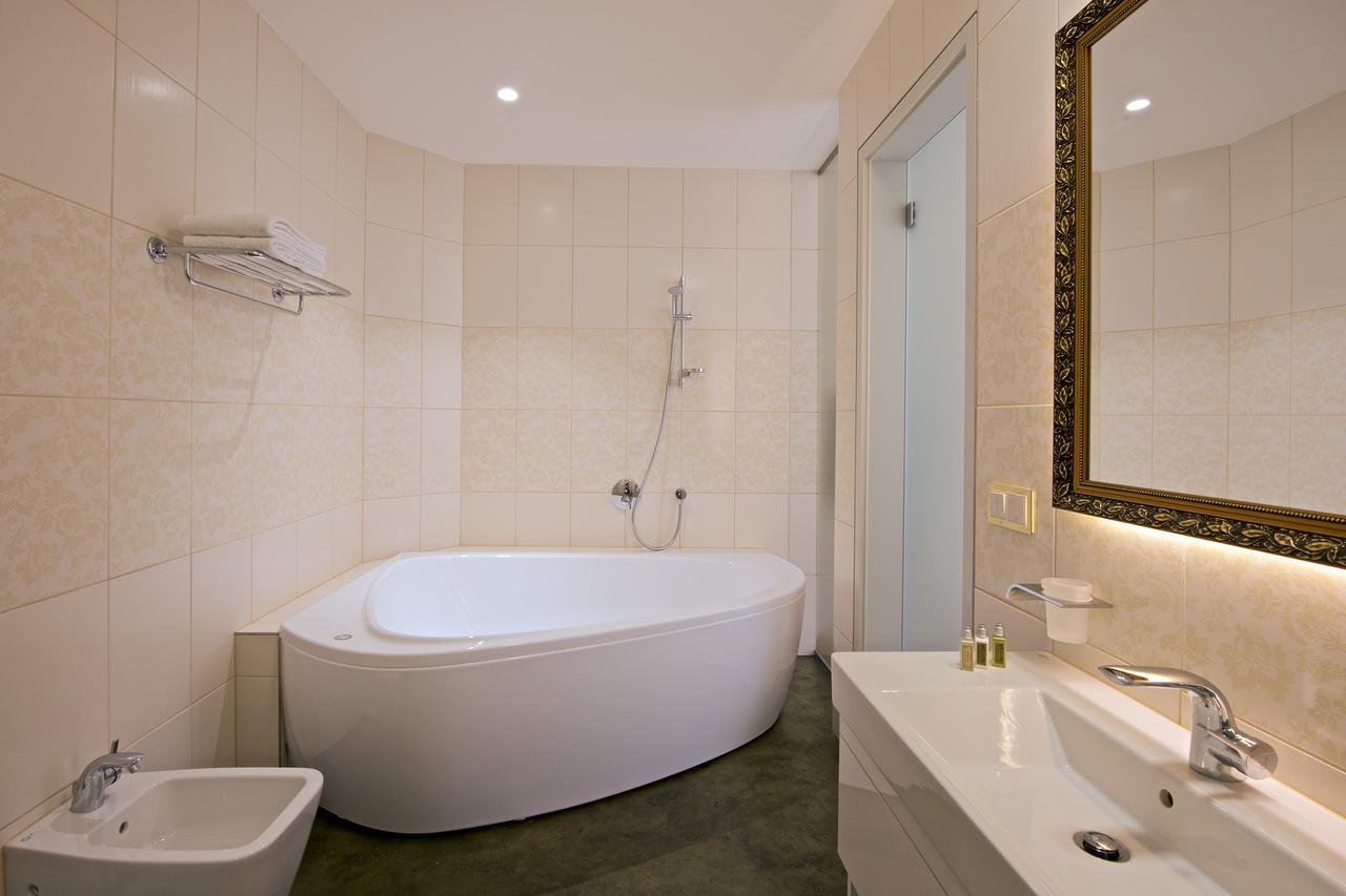 Zamek Ratmerice - Hotel & Resort Bagian luar foto