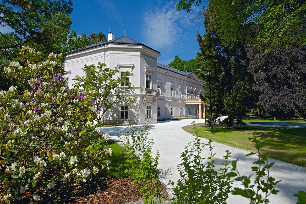 Zamek Ratmerice - Hotel & Resort Bagian luar foto